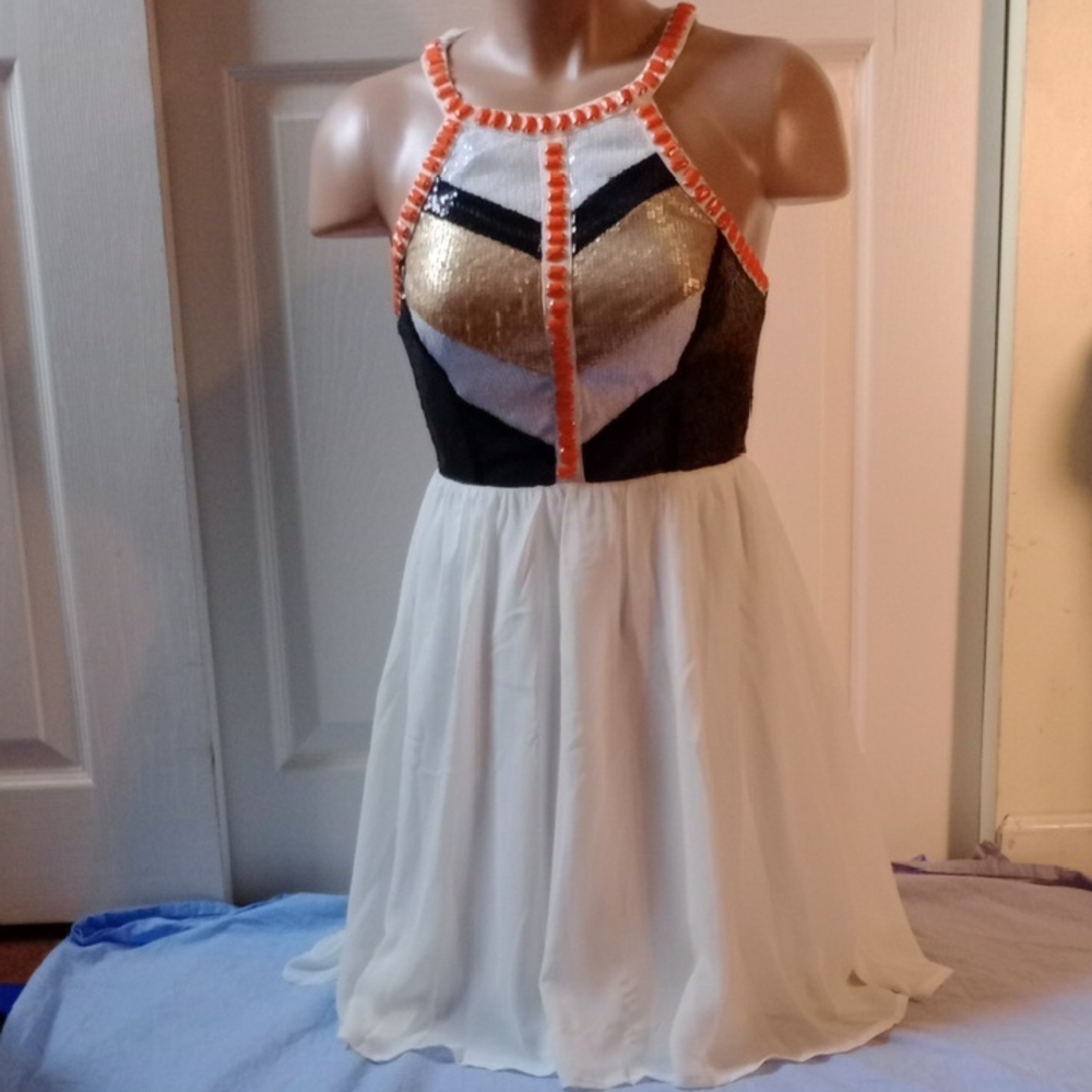 Xenia Boutique Elegant White Skirt , With Colorful Sequin In Top Dress Size 6